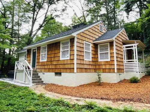 Secluded 2BR house in the trees 1mi from BHM city - sauna, hot tub, ping pong