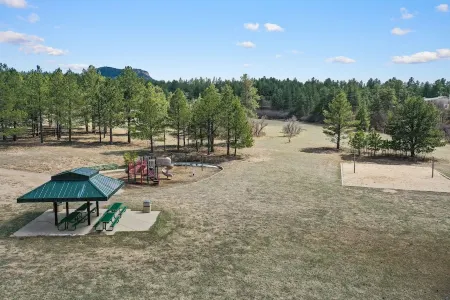 Peaceful country setting close to city comforts - hot tub and goat family onsite Отели в г. Дуглас