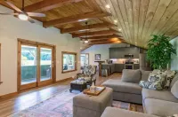 Trail House on the Parkway Các khách sạn ở Pineola