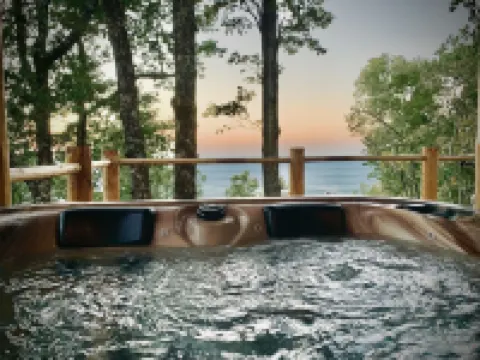 NEW Owl and Moon Romantic Cabin Majestic Views for Miles Fireplace and Hottub