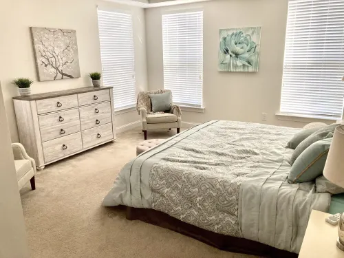 House sleeps 10, steps to pool, indoor/outdoor living, shuttle to Bethany Beach Hotels in Millville