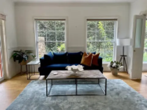 Stunning Highlands Manor-Accommodates 2-12 people Hotels in Mittagong