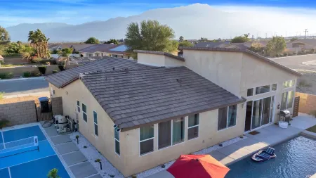 Desert Dream, Pool/Spa, Jr Pickleball court with Game Room Отели рядом с достопримечательностью «Desert Hot Springs Chamber-Commerce»