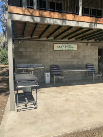 Private property on the Hume Weir - waterfront access. Family and pet friendly