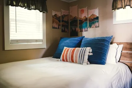 The Eagles Nest! ☀Four Seaon Lakeside Retreat☀ Отели в г. Гудзон