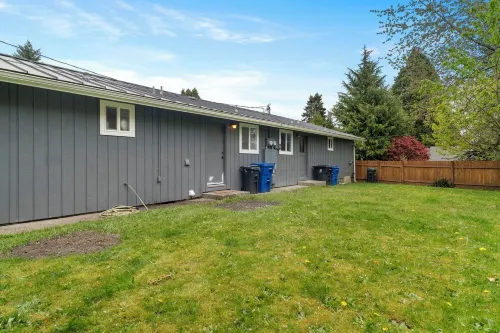 AC IN UNIT  Modern 2 bedroom remodel walking distance to downtown Hotels in Olympia