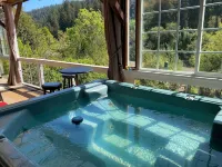 RIVERFRONT, KAYAKS, DOCK, YARD, VIEW,  HOT TUB, POOL TABLE, BBQ, 5 STAR