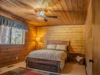 Pinetree Place Hotels in Wrightwood