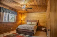 Pinetree Place Hotels in Wrightwood
