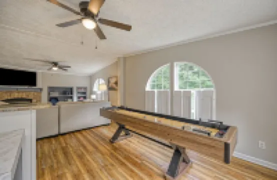 Lake Anna Retreat: 4Br 2BA ~ Game Room ~ Sleeps 8 ~ Fire Pit & Boat Access