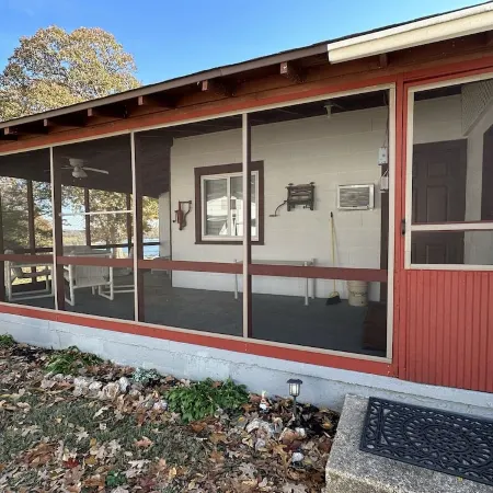 Clean, family/pet friendly AR Ozark Mountain/Norfork Lake Front Cabin