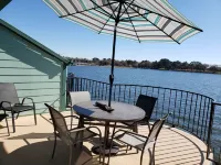 "Wickie's Wharf " Condo on lake Conroe