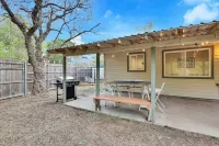 Pool & Gameroom, pet friendly, 10 Minutes from South congress, 20 from Downtown