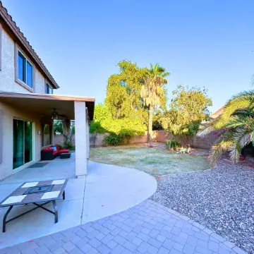 Calming 5 Bed, 3 Bath, in Good Location