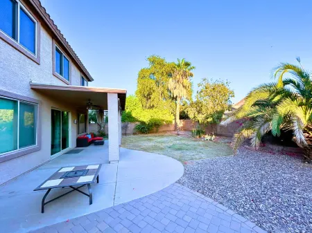 Calming 5 Bed, 3 Bath, in Good Location