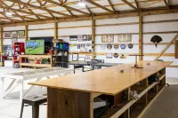 Guest house and spacious shop located between Discovery Park and Reelfoot Lake