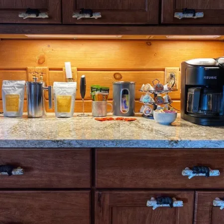 Luxury Cabin with Epic Mountain Views • Hot Tub • 10 Min to Cades Cove