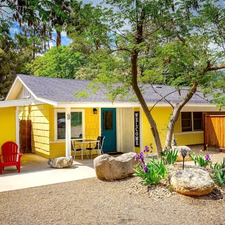 Newly remodeled Studio Cottage, perfect for two!