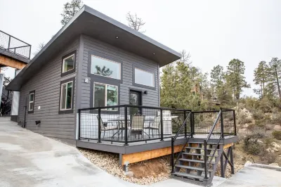 Peaceful Mountain Casita--next to hiking trails and close to downtown