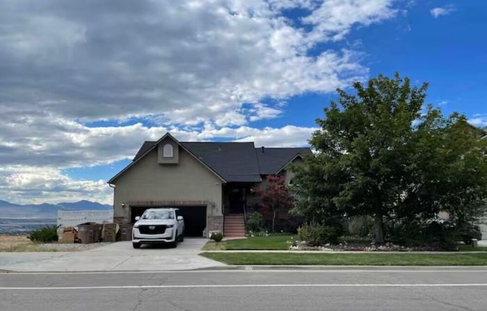 Ski Retreat with Hot Tub & 360 Views of SLC from 5bd 4ba in Draper, 100% 5 Stars