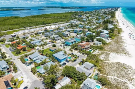 AMI Beach Front Condo - heated pool and less than 50 steps to the Beach! Hotels near Holmes Beach Welcome Monument