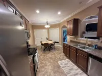 Spacious 2 BR/2.5 BA Townhome, 3 mi from Campus