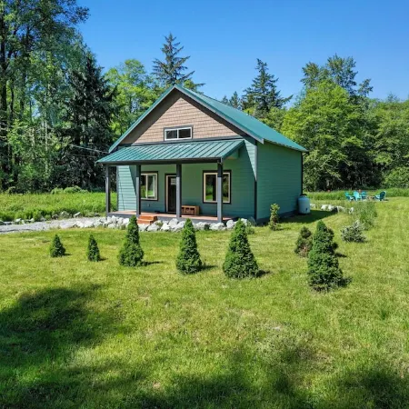Cabin at Rainier: New-AC-WiFi-Lg. Yard