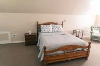 Bungalow Home with EV Charger - No Cleaning Fee