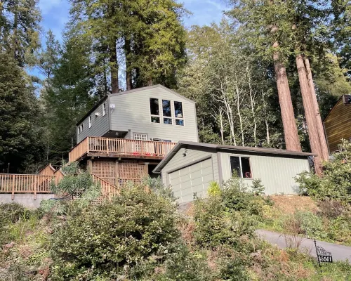 Adorable cottage w/ ocean views, redwoods, and a hot tub. Pets OK! Hotels in Gualala