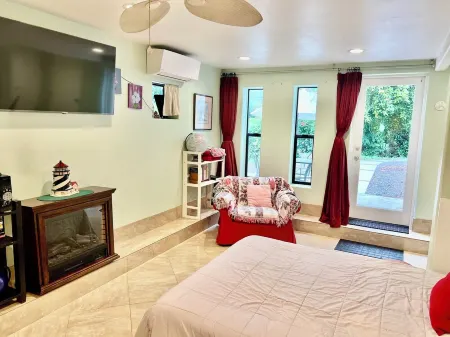 Beautiful NEW One Bedroom Studio in San Diego (Mt. Helix) Отели рядом с достопримечательностью «Dr J's Elegant Reflections Med Spa»