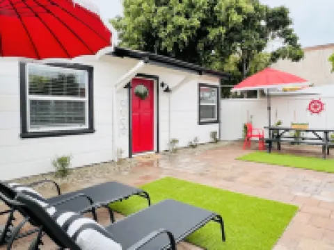 921- Beachside Cottage-Hottest location in San Diego