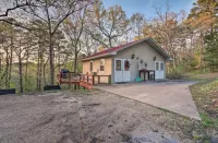 Large Deck, BBQ Grill, Fire Pit & Arkansas Sunsets- the Perfect Spring Evening!