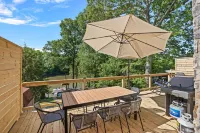 Mountain Island Lake Lodge: Private Dock, Kayaks, Paddle Boards, Family Fun!