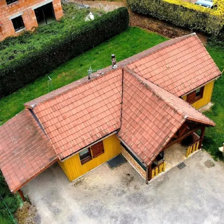 Rental of fenced chalet with barbecue and children's play area
