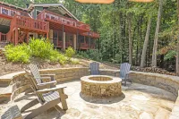 On the LakeLake Living is all about the Lake views, sunsets and the dock! Forsyth County 호텔