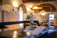 Design villa with large swimming pool in the heart of the Tuscan countryside