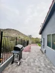 Desert Valley Stay - Mountain Views