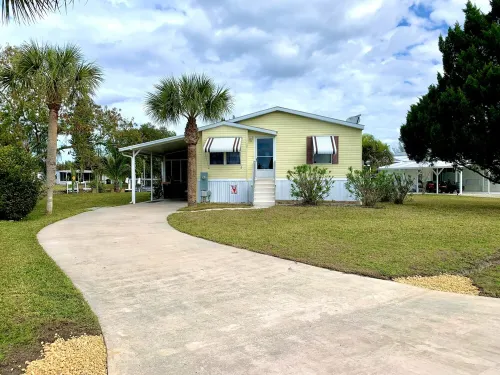 Perfect getaway-waterfront- private Dock-Pet available