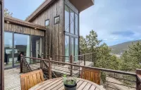 Off-grid Masterpiece Cabin W/ Breathtaking View