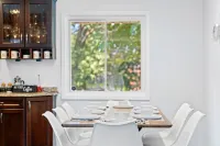 Chicago&O’Hare! King Bed+WiFi+Deck&Fence. New Bathroom