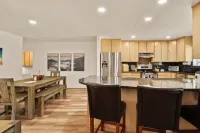 Large 3BR/2BA Family Home. Mini Golf Course. Amazing Gaming Room.