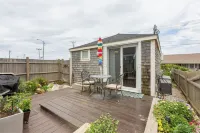 Beautiful Freestanding Cottage on the Beach. Privacy and Beautiful Sunsets.