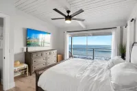 Beachfront Bliss - Steps to Sand + 5 Large BRs - 3 ดาว