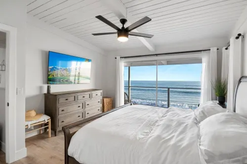 Beachfront Bliss - Steps to Sand + 5 Large BRs - 3성급