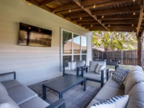 Relax Near Little Elm & Lake Lewisville – Pool, Spa, Game Room & 2 King Beds! Hotels in Corinth