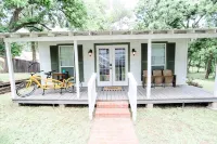NEW - Adorable Cottage w/ Full Kitchen/ Free Tandem Bike