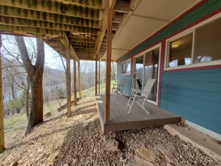 Dunndee's Lakefront-Private Setting-Huge Lake View