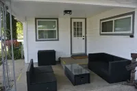 Charming 2-bedroom Craftsman in Vernon with AC, Wi-Fi and large back porch.