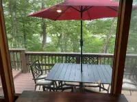 Real Log Cabin with lake view and minutes from 3 plus boat ramps!!!!