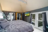 Trendy Dwntn Loveland Condo-Pets Welcome- Close to Rocky Mountain National Park!